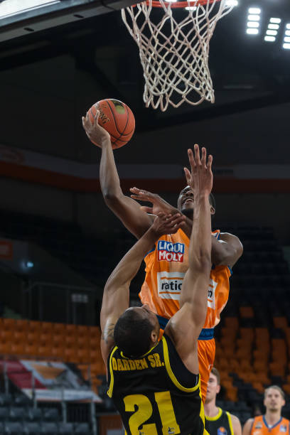 更为足球热 更为足球热