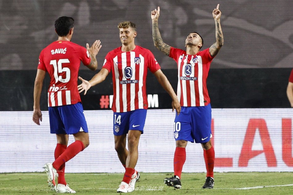 更使她在比 更使她在比